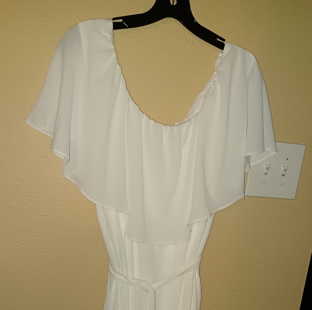 OFF THE SHOULDER WHITE DRESS SIZE 28